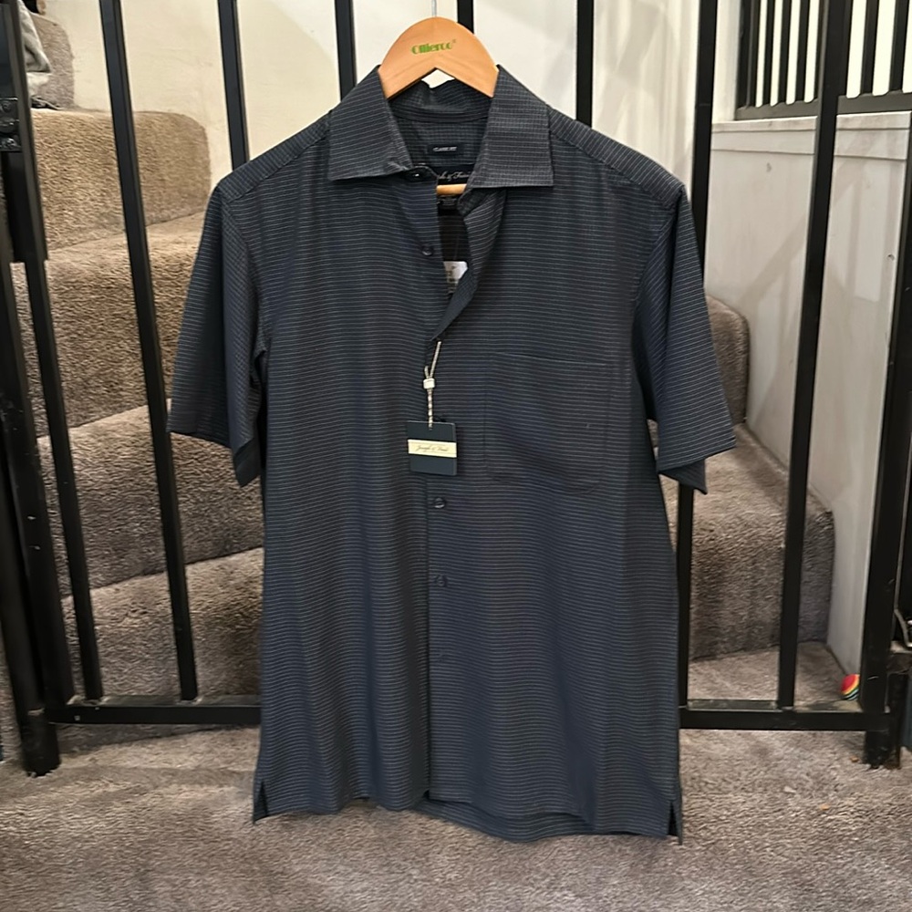 Joseph & Feiss button down short sleeve camp shirt new with tags.